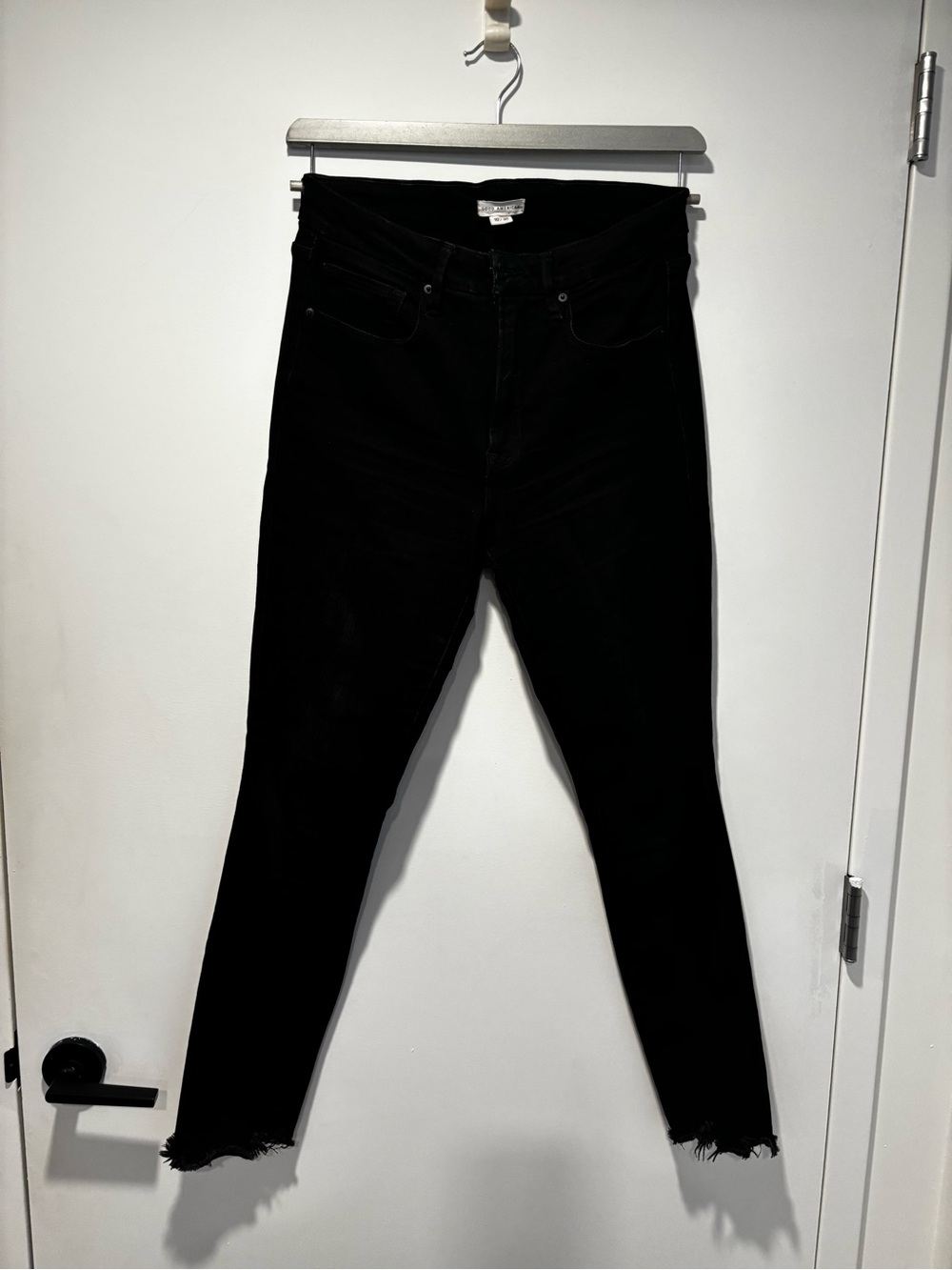 Good American Black High-Rise Skinny Jeans with Frayed Hem